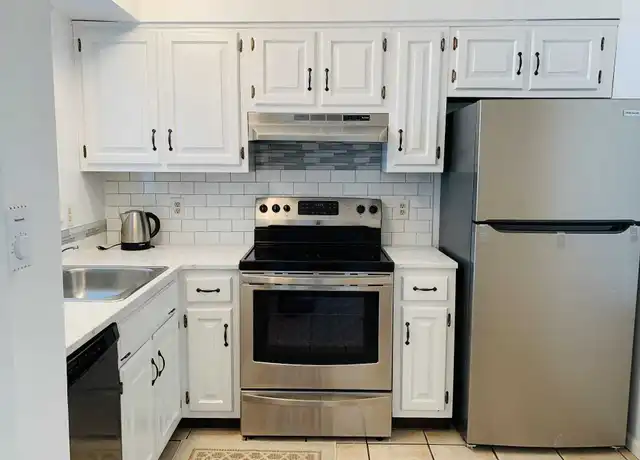 Property at 55 Mill Plain Rd Unit 33-17, Danbury, CT, 06811, 1 bed, 1 bath, [object Object]