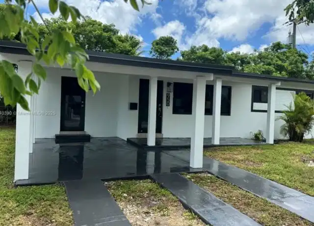 Property at 950 E 2nd St, Hialeah, FL, 33010, 3 beds, 2 baths, [object Object]