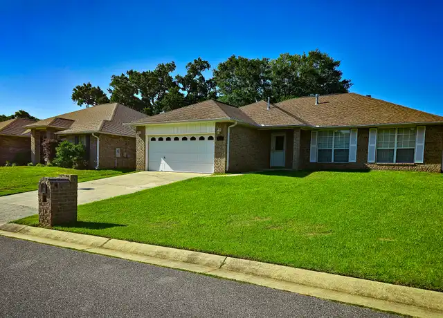 Property at 6425 Sarasota St, Pensacola, FL, 32526, 2 beds, 2 baths, [object Object]
