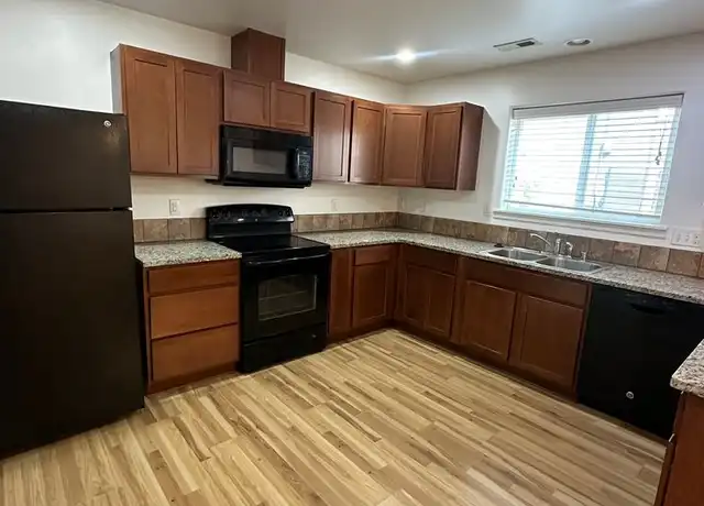 Property at 102 E Mizzou Ct Unit C, Moses Lake, WA, 98837, 3 beds, 2.5 baths, [object Object]