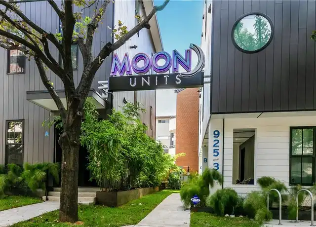 Property at 925 E 30th St Unit B, Austin, TX, 78705, 6 beds, 4.5 baths, [object Object]