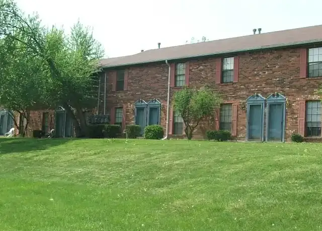 Photo of 2200 Rosewood Way, Louisville, KY 40214