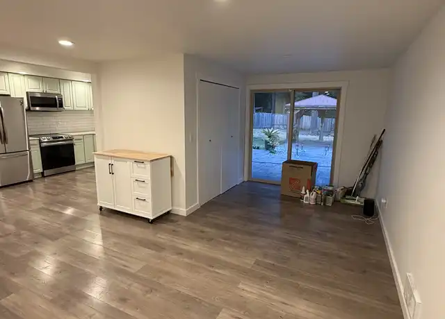 Property at 30412 155th Pl SE, Kent, WA, 98042, 3 beds, 2 baths, [object Object]