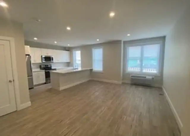 Property at 208 Neponset Valley Pkwy Unit 1, Hyde Park, MA, 02136, 2 beds, 1 bath, [object Object]