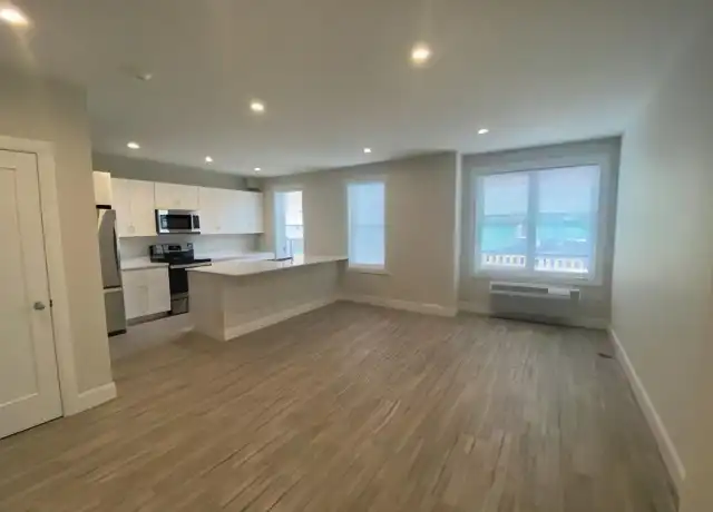 Property at 208 Neponset Valley Pkwy Unit 1, Hyde Park, MA, 02136, 2 beds, 1 bath, [object Object]
