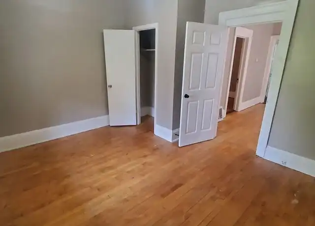 Property at 3372-3374 N Richards St Unit 3372 Lower, Milwaukee, WI, 53212, 2 beds, 1 bath, [object Object]