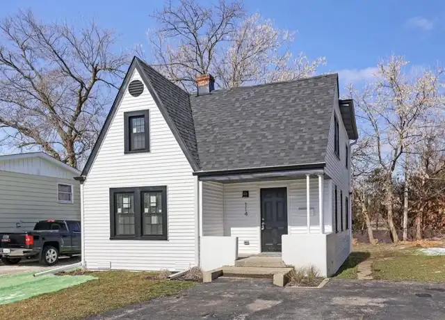 Property at 114 Beachview Dr, Round Lake Beach, IL, 60073, 4 beds, 1 bath, [object Object]