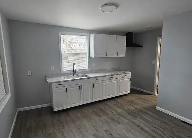 Property at 2901 Wade Ave Unit 2, Cleveland, OH, 44113, 2 beds, 1 bath, [object Object]