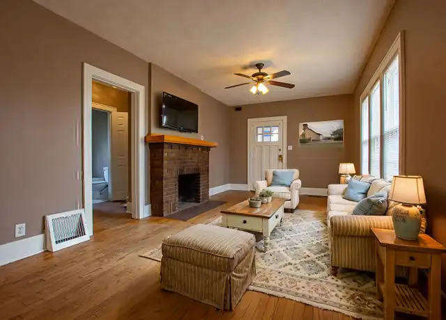Property at 2754 Read St, Omaha, NE, 68112, 1 bed, 1 bath, [object Object]