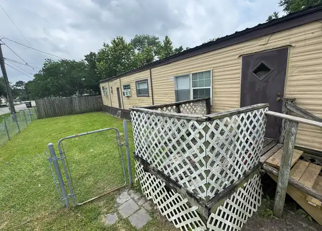 Property at 4412 17th St #1, Bacliff, TX, 77518, 2 beds, 1 bath, [object Object]