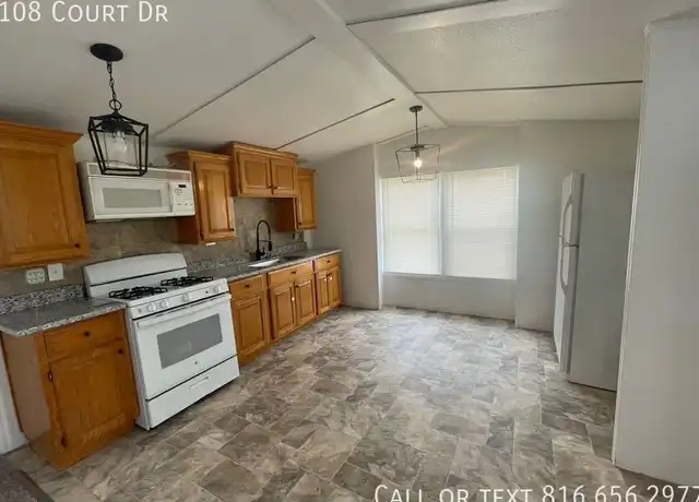 Property at 108 Court Dr, Greenwood, MO, 64034, 2 beds, 1 bath, [object Object]