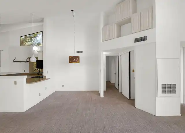 Property at 10301 N 70th St #205, Paradise Valley, AZ, 85253, 2 beds, 1 bath, [object Object]
