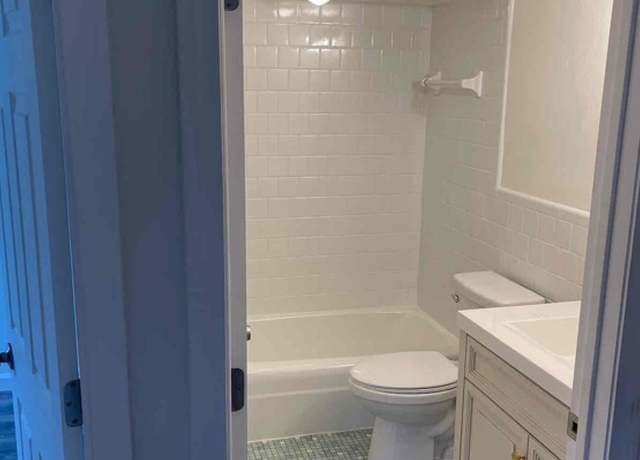 Photo of 97 Victoria Ave Unit 2, Cranston, RI 02920