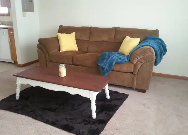 Property at 218 Stonewall Ct Apt 2, Nappanee, IN, 46550, 2 beds, 1 bath, [object Object]