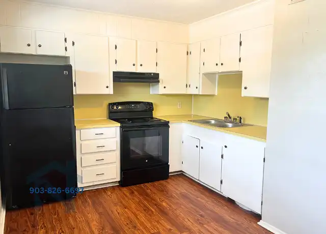 Property at 302 Houston St Unit 14, Queen City, TX, 75572, 2 beds, 1 bath, [object Object]