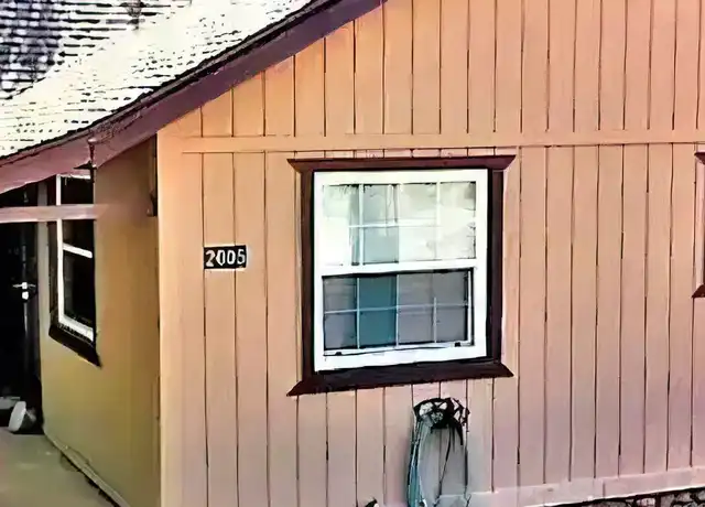 Property at 2005 Chestnut St, Redding, CA, 96001, 2 beds, 1 bath, [object Object]