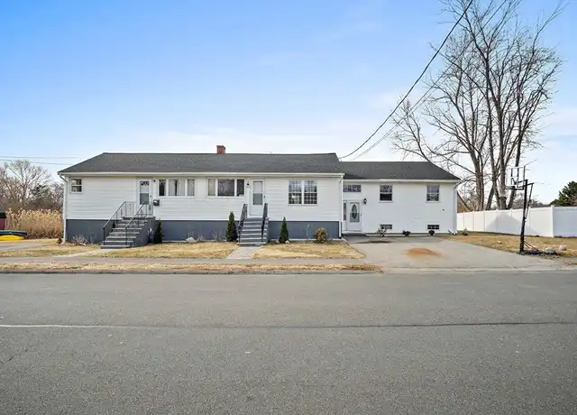 Property at 31 Bradstreet Ave Unit 1, Danvers, MA, 01923, 2 beds, 1 bath, [object Object]