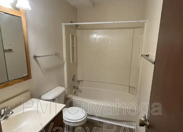 Property at 1588 Coventry St Unit 4, Akron, OH, 44301, 1 bed, 1 bath, [object Object]