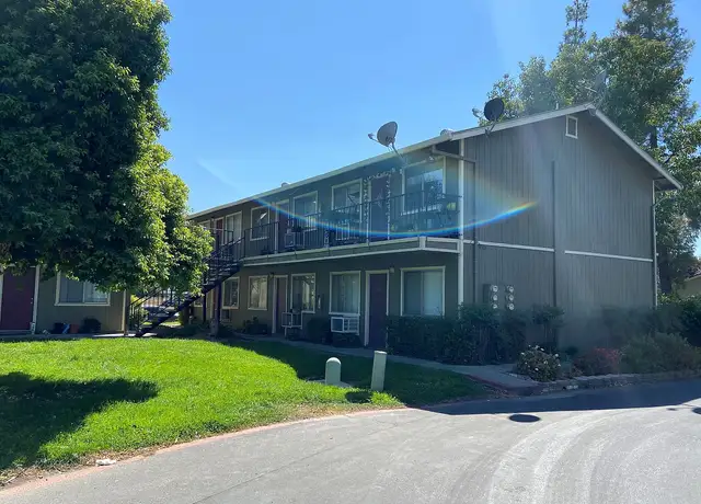 Photo of 404 W Cross St, Woodland, CA 95695