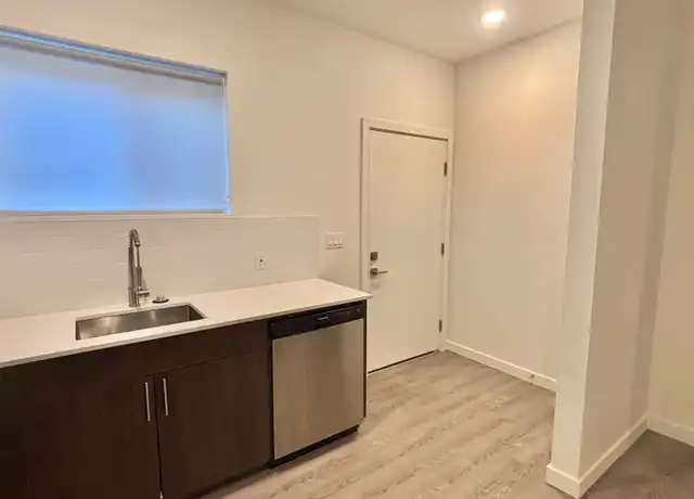 Property at 232 NE 61st Ave Unit 102, Portland, OR, 97213, 1 bed, 1 bath, [object Object]
