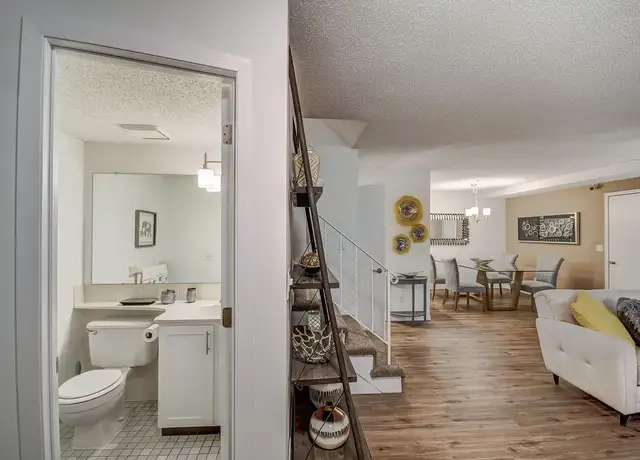 Photo of 6502 Kingfisher Ln, Eden Prairie, MN 55346