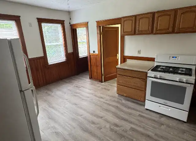 Property at 300 Providence Rd Unit A, South Grafton, MA, 01560, 4 beds, 1 bath, [object Object]