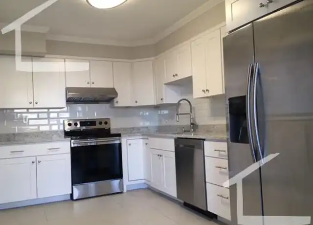 Property at 20 Hammond Pond Pkwy, Chestnut Hill, MA, 02467, 1 bed, 1 bath, [object Object]