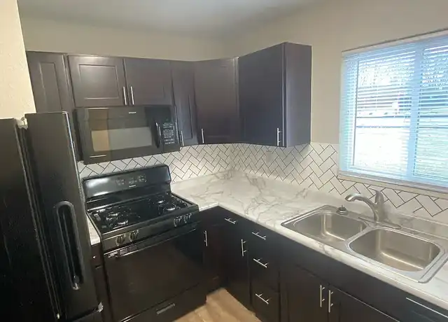 Property at Columbus Crossing Apartments - 3393 Country Brook St, Columbus, IN, 47201, 2 beds, 1.5 baths, [object Object]