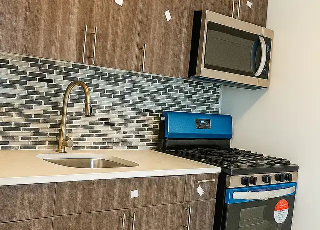 Property at 639 Barnum Ave Unit 2L, Bridgeport, CT, 06608, 2 beds, 1 bath, [object Object]
