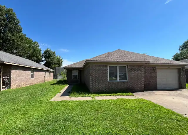 Property at 1210 E 13th St, Russellville, AR, 72802, 3 beds, 2 baths, [object Object]
