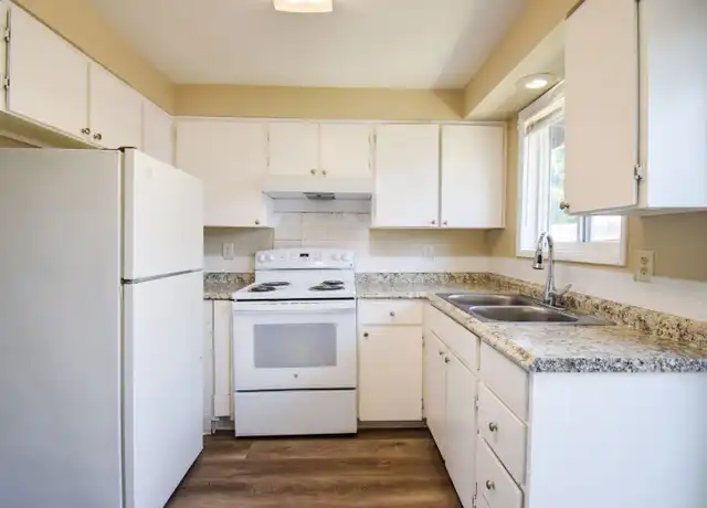 Property at 883 SE 11th Ave Unit 03, Hillsboro, OR, 97123, 2 beds, 1 bath, [object Object]