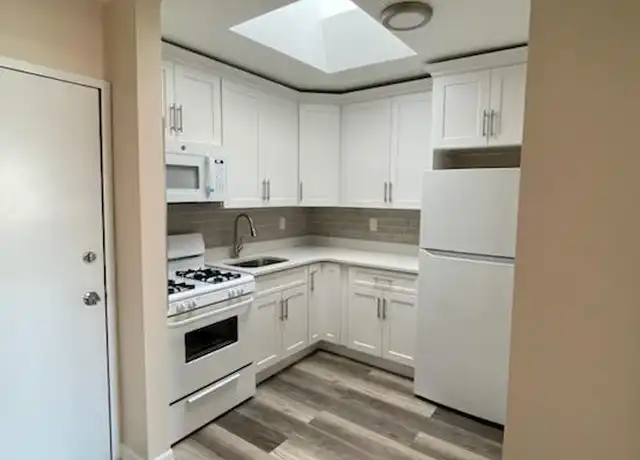 Property at 72-23 51st Dr Unit 3R, Flushing, NY, 11377, 1 bed, 1 bath, [object Object]