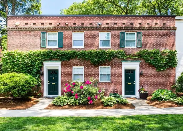 Property at 113 Thornton Rd Unit 113, Chestnut Hill, MA, 02467, 2 beds, 1 bath, [object Object]