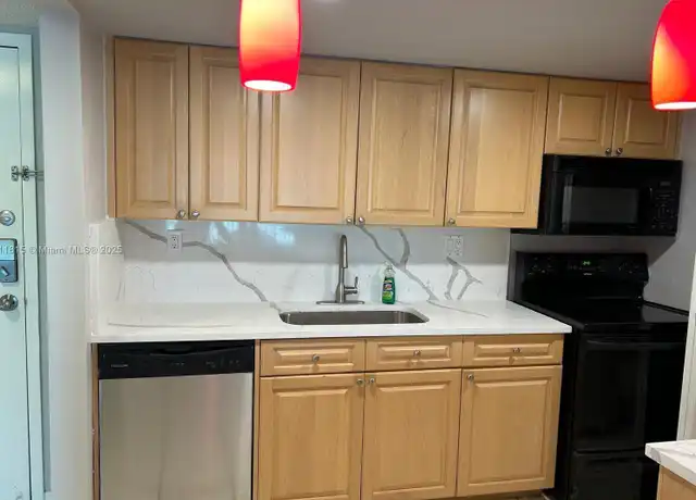 Property at 120 Lakeview Dr #210, Weston, FL, 33326, 1 bed, 1 bath, [object Object]