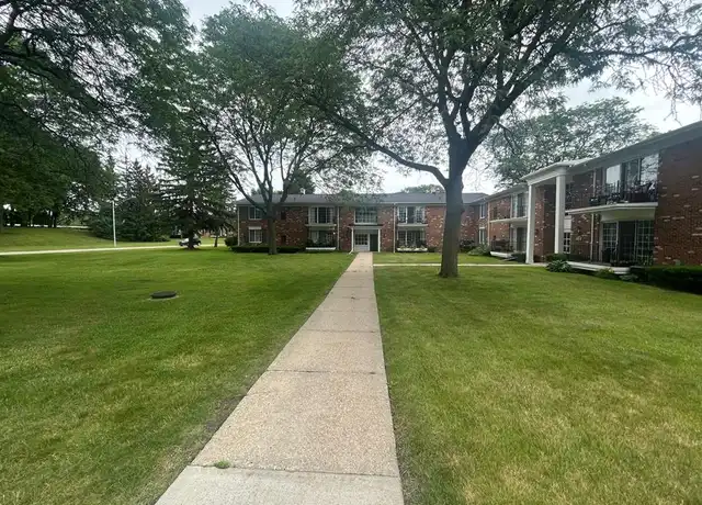 Property at 436 Fox Hills Dr S #5, Bloomfield Hills, MI, 48304, 2 beds, 2 baths, [object Object]