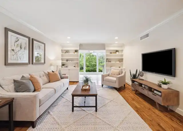 Property at 6595 Bayou Glen Rd Unit C, Houston, TX, 77057, 2 beds, 2 baths, [object Object]