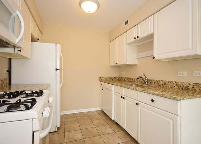 Photo of 190 Elizabeth Ct Unit D, Bartlett, IL 60103