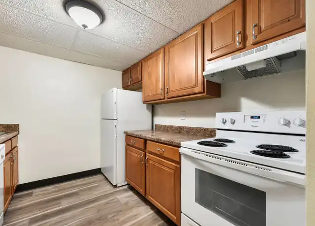 Property at 700 5th St, Oakmont, PA, 15139, 2 beds, 2 baths, [object Object]