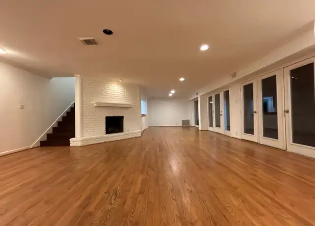 Property at 919 S Ripple Creek Dr, Houston, TX, 77057, 3 beds, 2.5 baths, [object Object]