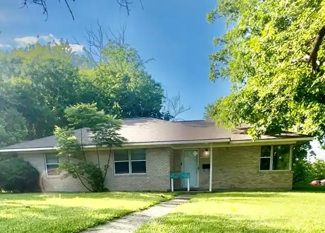 Property at 2704 Cedar Dr, Huntsville, TX, 77320, 4 beds, 2 baths, [object Object]