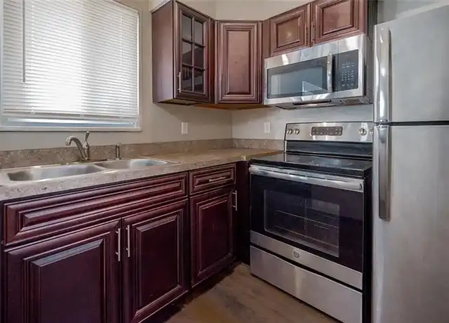 Property at 1433 SW Lincoln St Unit 15, Topeka, KS, 66604, 1 bed, 1 bath, [object Object]