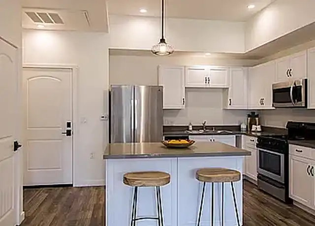 Property at Catalina Luxury Apartments - 14339 Whittier Blvd, Whittier, CA, 90605, 1 bed, 1 bath, [object Object]