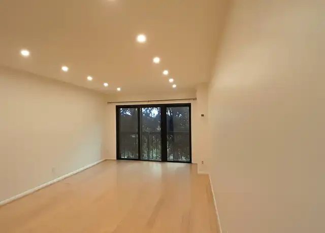 Property at 1001 26th St NW #403, Washington, DC, 20037, 1 bed, 1 bath, [object Object]