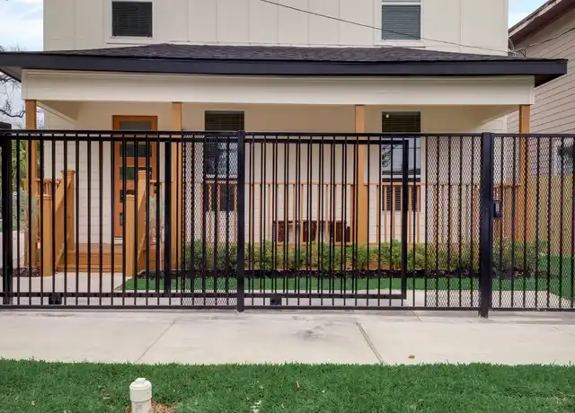 Property at 204 Drennan St Unit B, Houston, TX, 77003, 4 beds, 3.5 baths, [object Object]