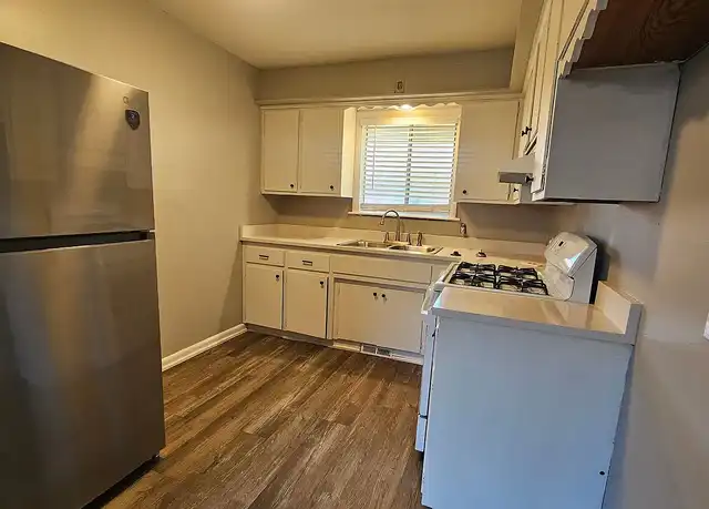Property at Broadway apartments on Rose District - 505 W Broadway Ave, Broken Arrow, OK, 74012, 2 beds, 1 bath, [object Object]