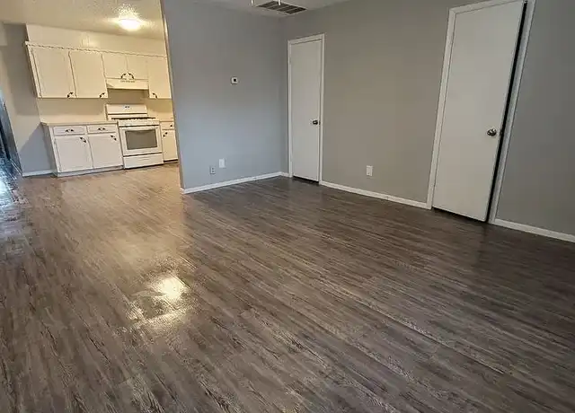 Property at Broadway Apartments in Rose District - 505 W Broadway Ave, Broken Arrow, OK, 74012, 2 beds, 1 bath, [object Object]