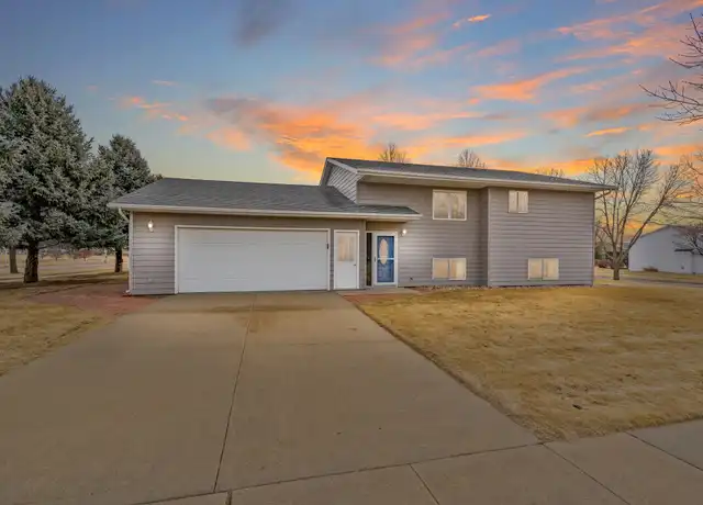 Property at 1800 S Discovery Ave, Sioux Falls, SD, 57106, 3 beds, 2 baths, [object Object]