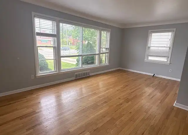 Property at 2416 Warrensville Center Rd Rm 1, University Heights, OH, 44118, 3 beds, 1 bath, [object Object]