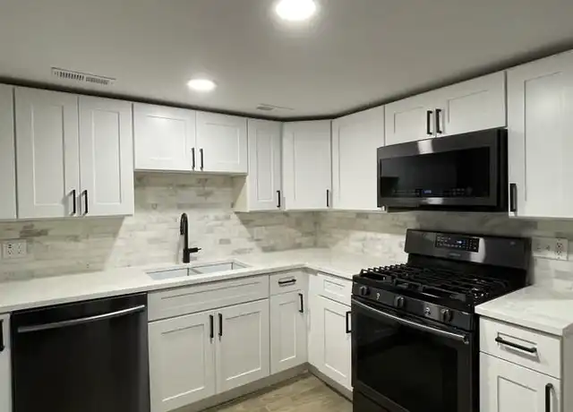 Property at 5205 W Newport Ave, Chicago, IL, 60641, 2 beds, 1 bath, [object Object]