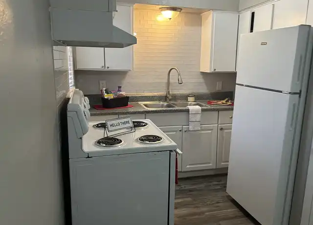 Property at Dallas Sonoma - 716 N Plymouth Rd, Dallas, TX, 75211, 1-2 bed, 1 bath, [object Object]
